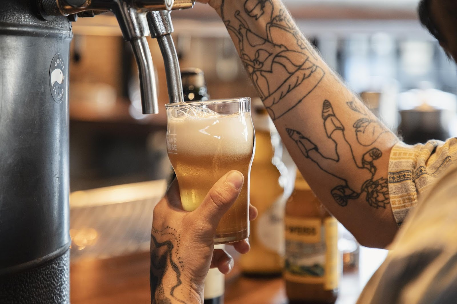 Ambev e escolas cervejeiras oferecem formação gratuita para o mercado de bares e restaurantes