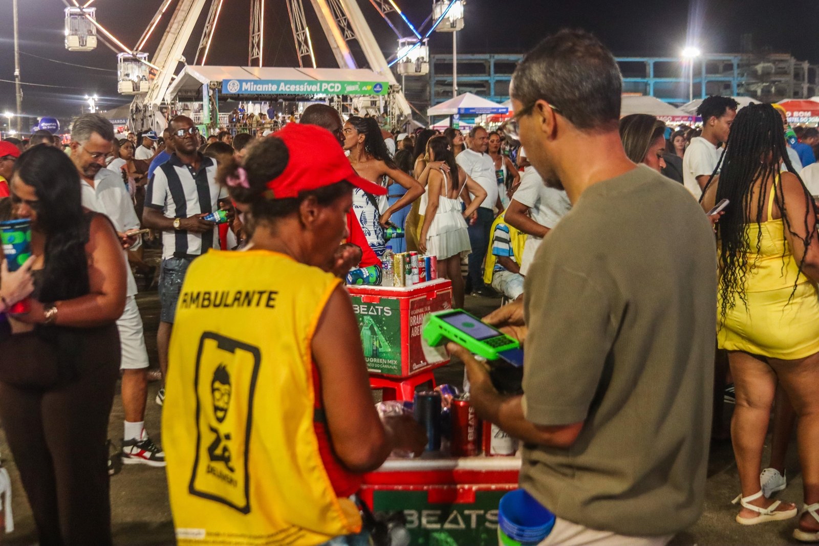 ​Ambulantes têm até quarta-feira para se inscreverem e trabalharem nas festas populares de Salvador