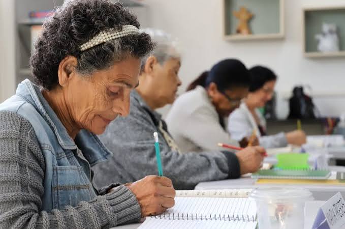 ​Brasil reduz analfabetismo, mas 8,4 milhões ainda não sabem ler e escrever