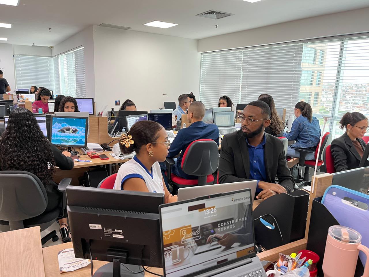 ​“Sombra por um Dia” aproxima jovens baianos da realidade do mercado de trabalho