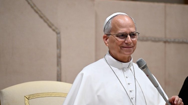 ​Papa Leão XIV será internado para cirurgia no pulmão nesta terça-feira