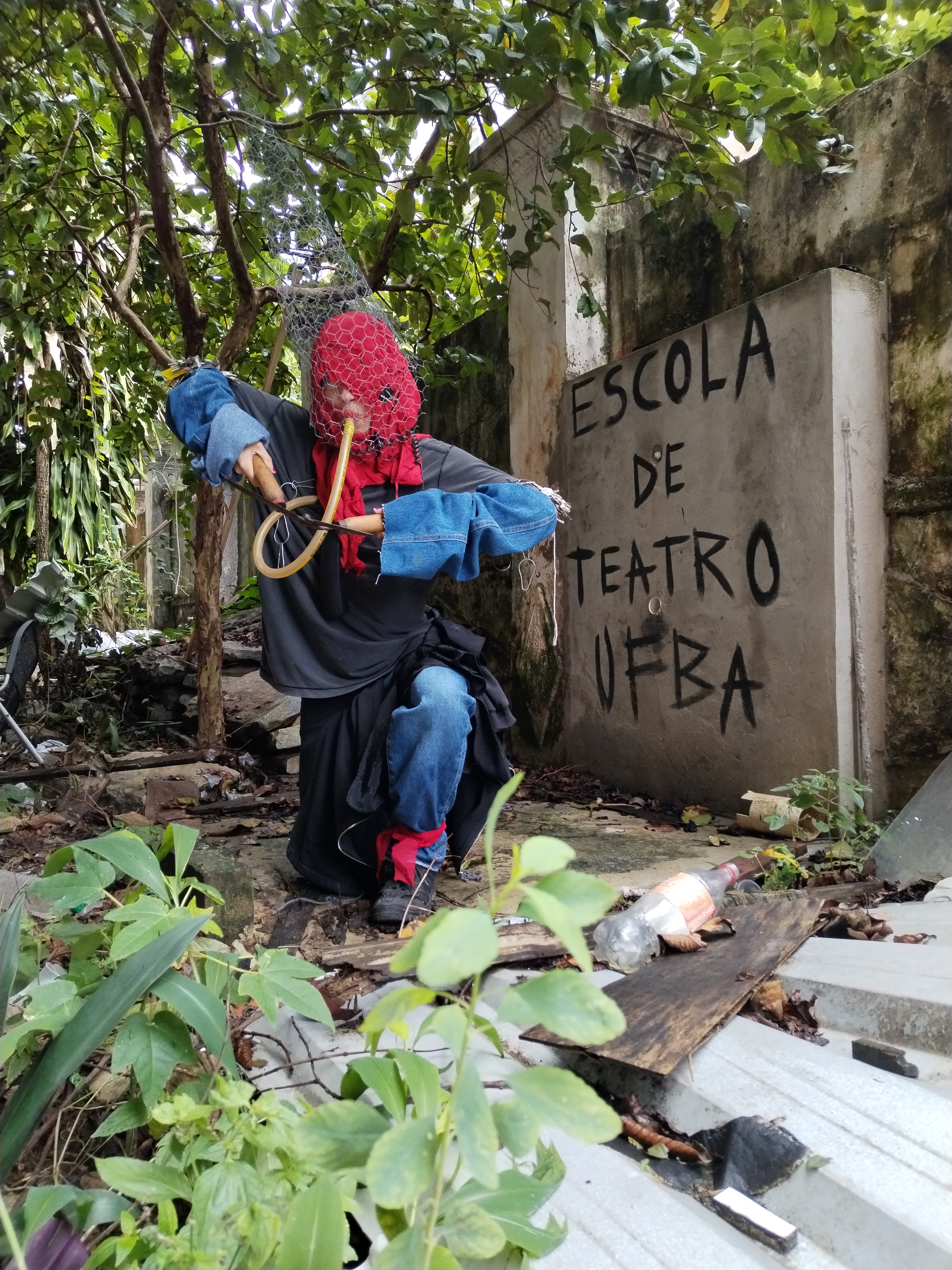 Performance denuncia o apagamento das artes cênicas