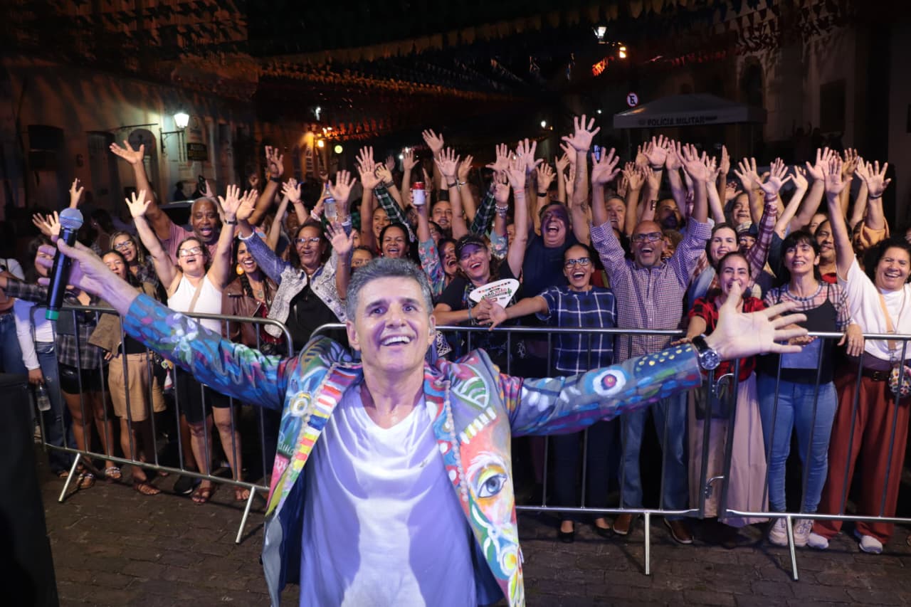 Forró e tradição movimentam mais uma noite de São João no Largo do Carmo