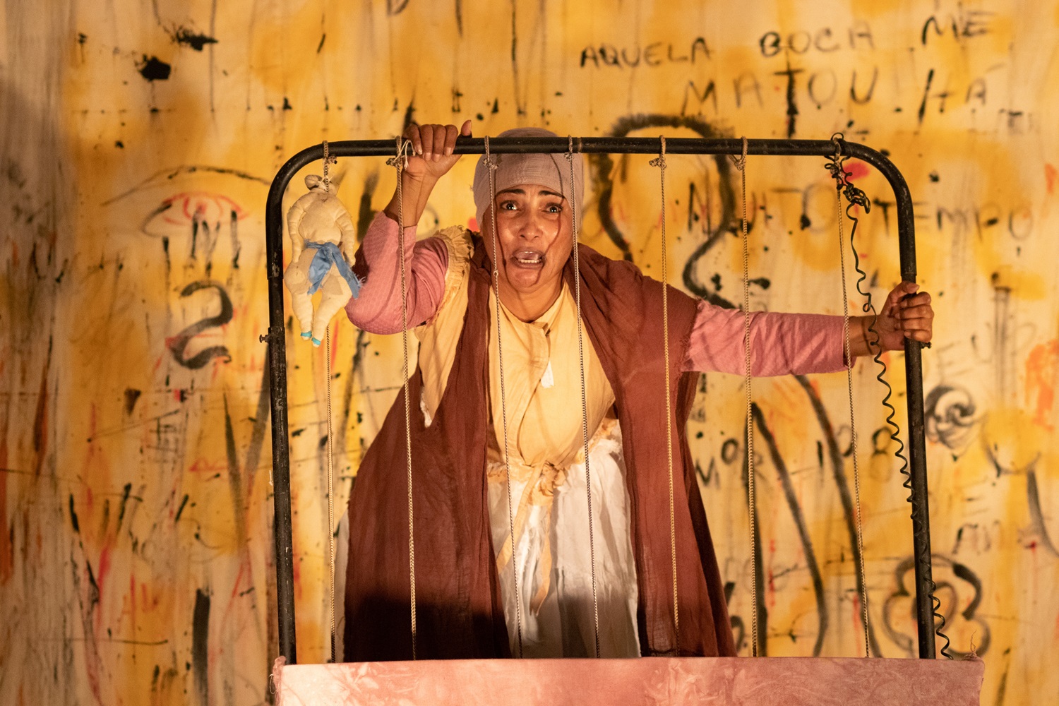 A Outra Companhia de Teatro estreia SOBEJO em periferias de Salvador