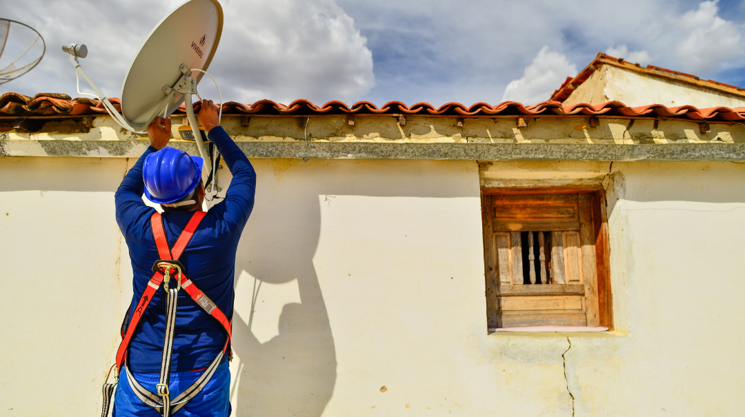 Famílias de 20 municípios da Bahia podem solicitar gratuitamente antenas parabólicas digitais pelo programa Brasil Antenado