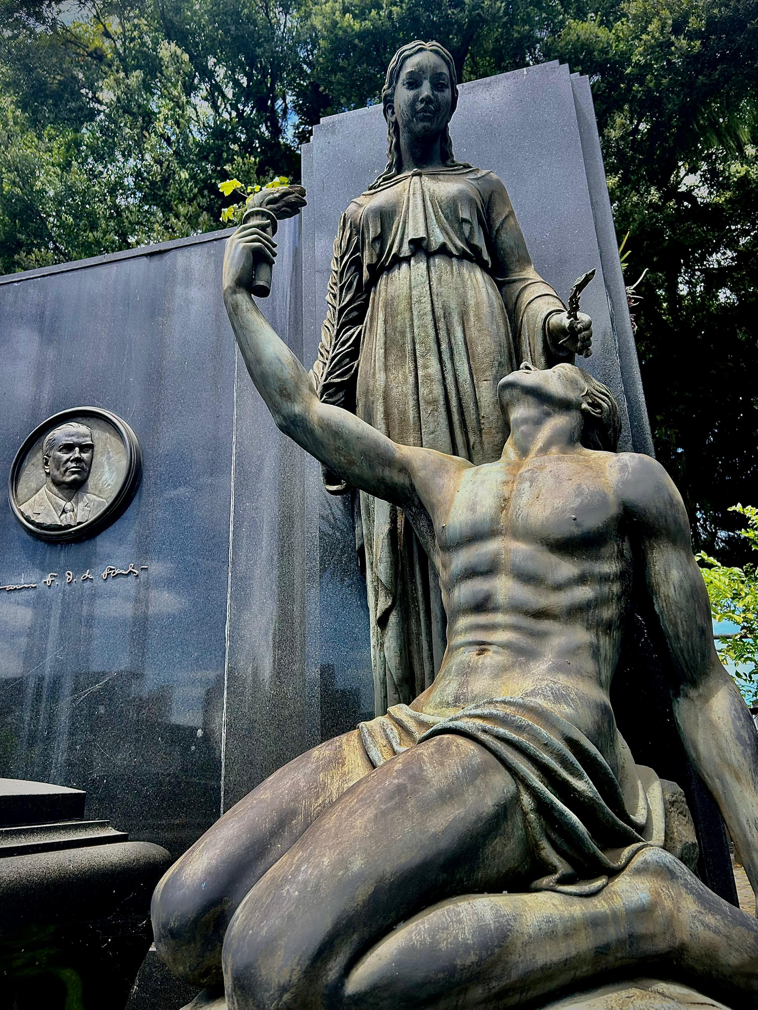 Campo Santo preserva memória e acompanha tendência global de turismo histórico em cemitérios