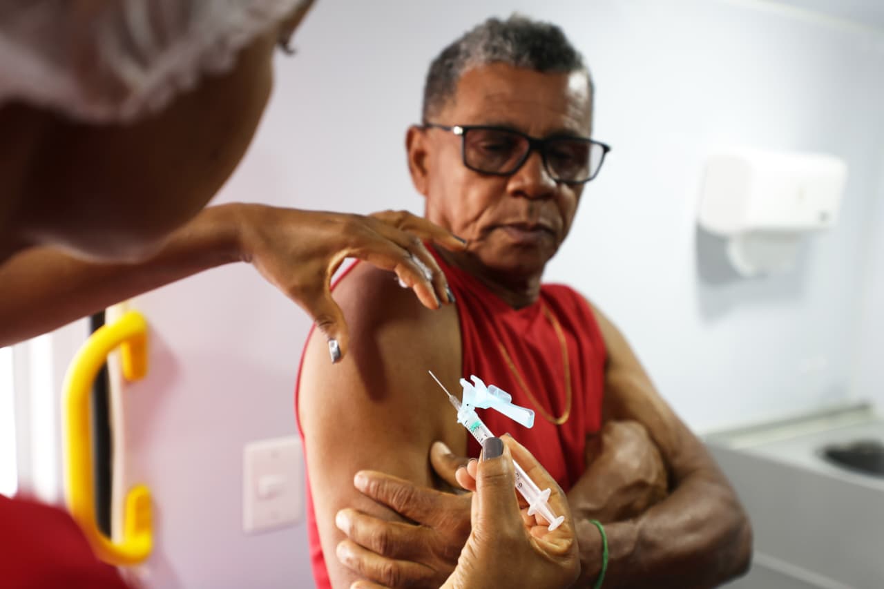 ​Bahia amplia vacinação contra gripe para toda a população