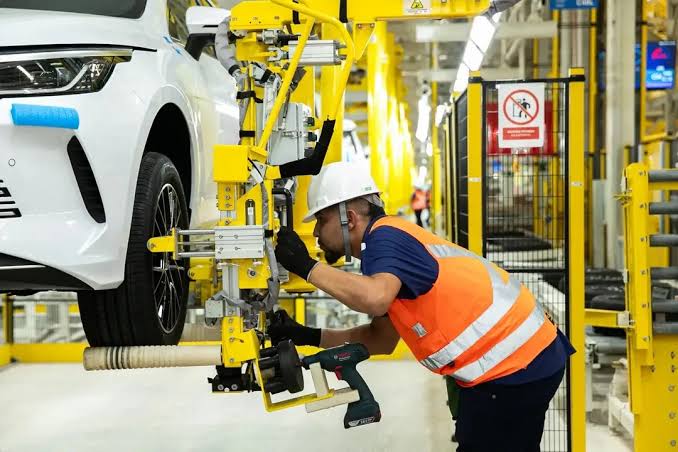 ​Qualificação profissional leva 108 trabalhadores à aprovação em seleção da BYD