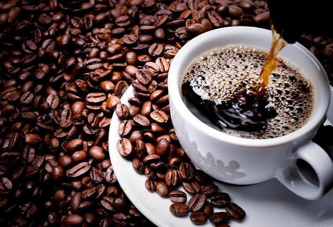 ​Do coador ao café gelado: uma bebida que mudou, mas nunca saiu da mesa do brasileiro