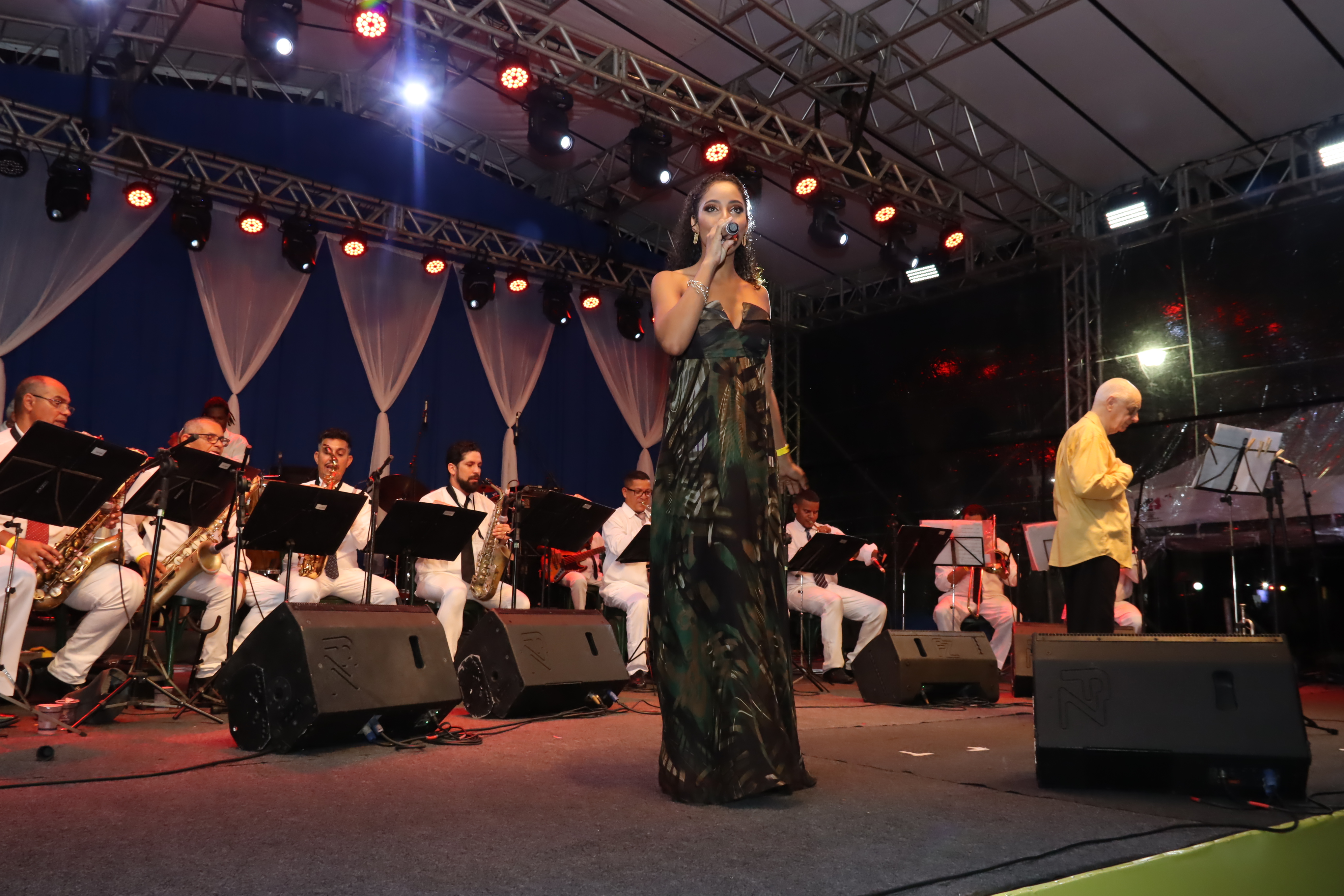 Baile da Primavera transforma o Campo Grande em pista de dança