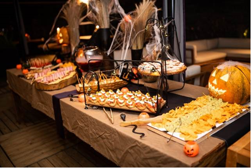 Hotel Ort se transforma em palácio mal assombrado e anuncia programação de Halloween