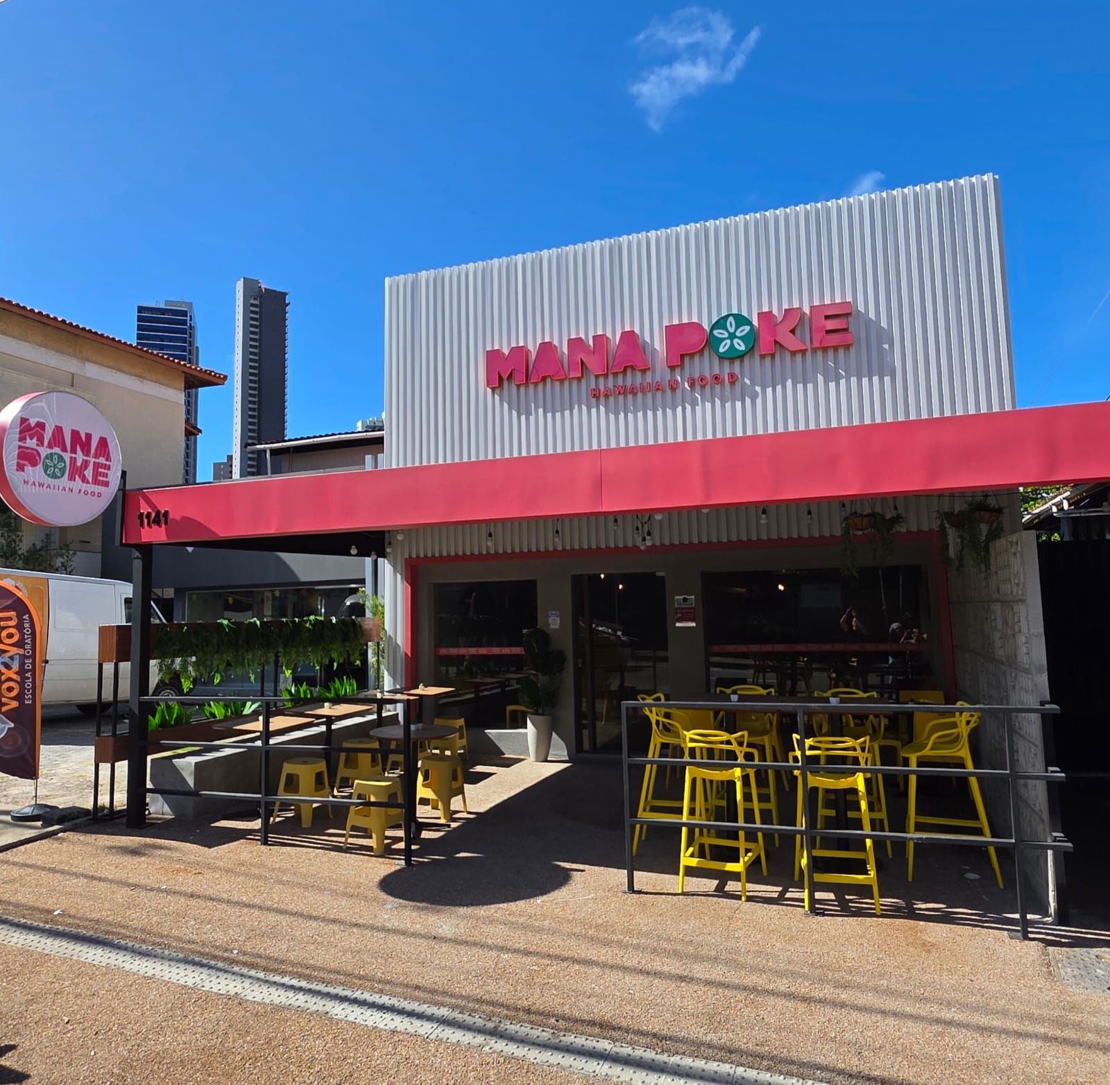 Rede de comida havaiana Mana Poke chega à Bahia
