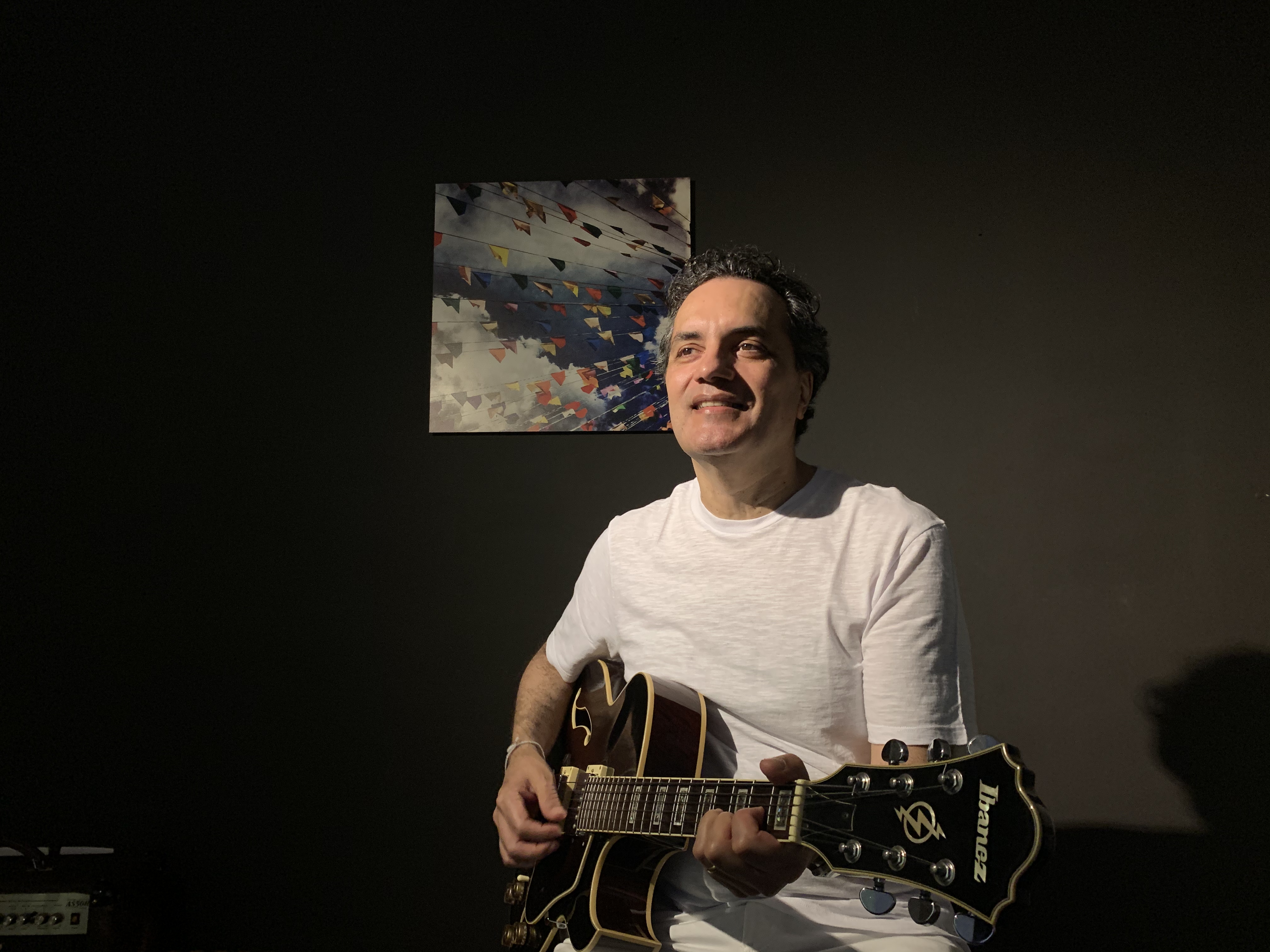 Casa Rosa recebe Péri e convidados especiais em apresentação única no show "Canções Flutuantes"
