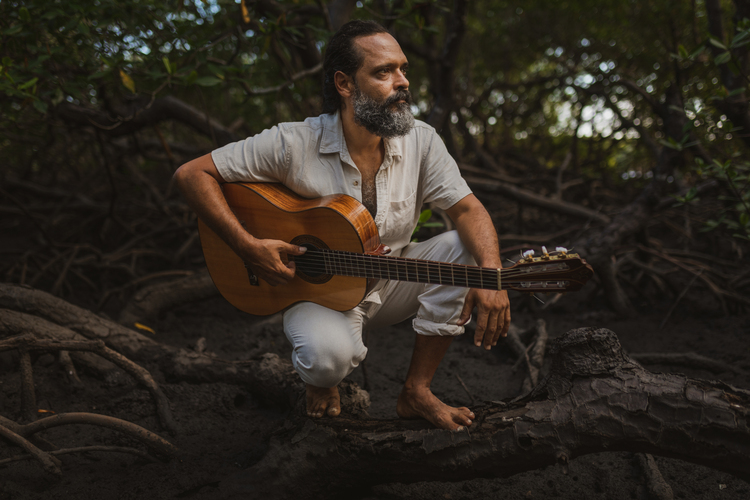 ​Isaac Moreira retorna a Salvador com show que mistura ancestralidade e identidade musical