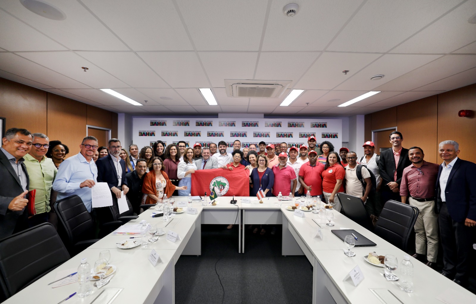 ​Estado, Incra e MST na Bahia Definem Ações para Fortalecer Assentamentos até 2026