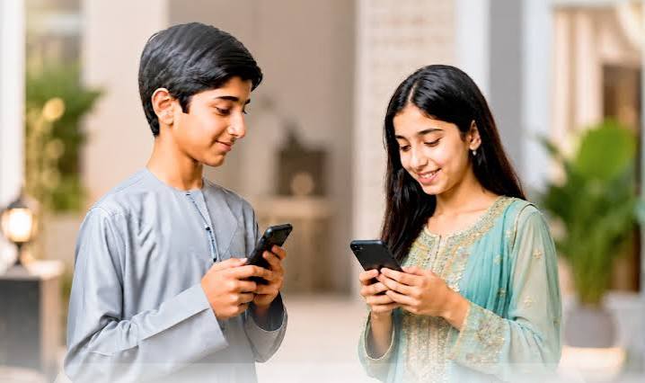 ​Emirados Árabes proíbem redes sociais para menores de 15 anos e reacendem debate sobre infância digital