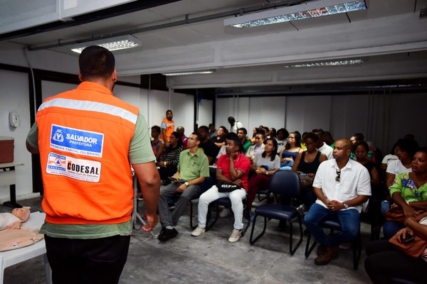 ​Prevenção começa na comunidade: Salvador capacita 800 moradores para agir em áreas de risco