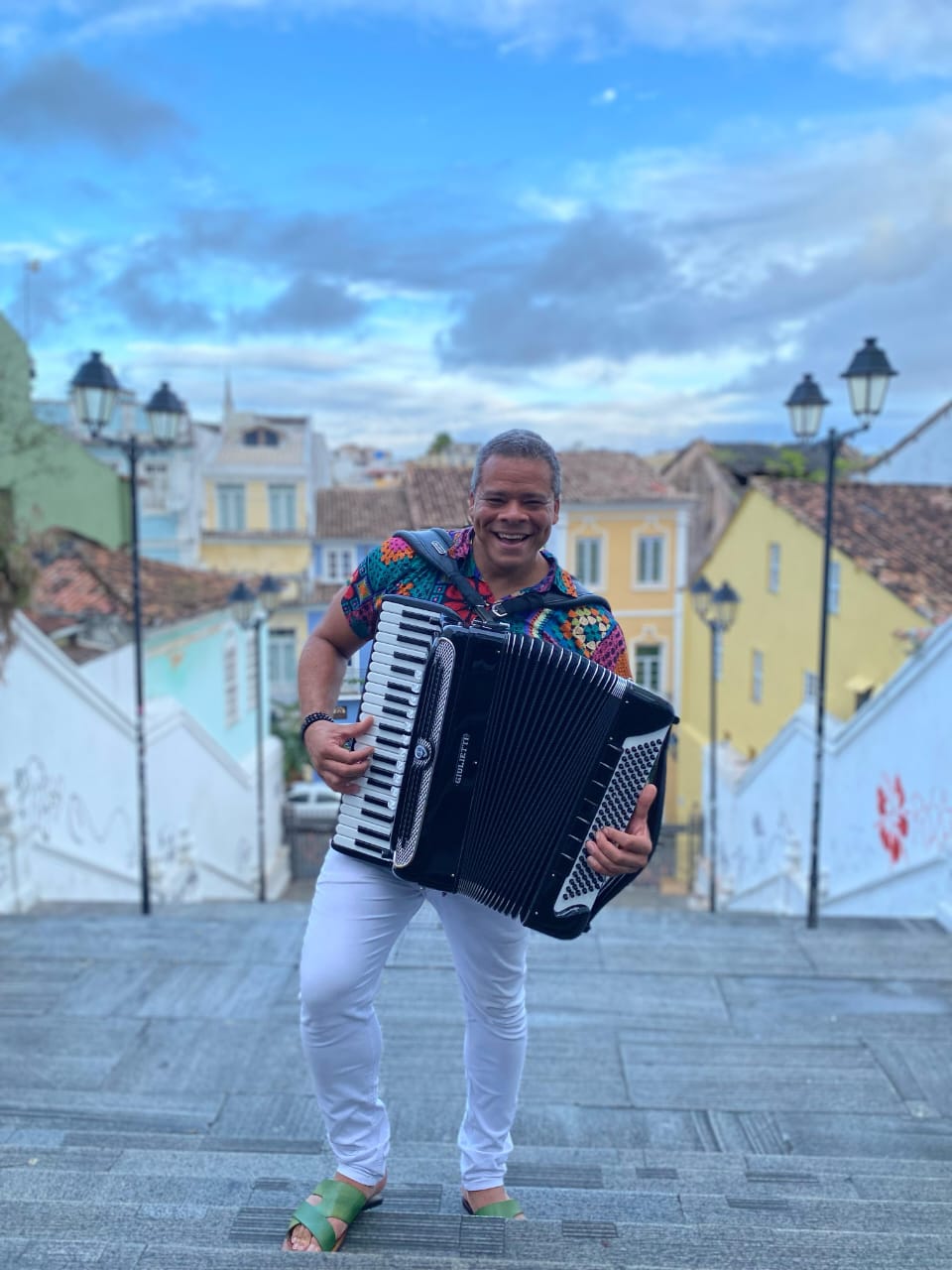 Cantor, compositor e sanfoneiro Júlio César grava clipe da canção "Eu tô que tô", no Santo Antônio Além do Carmo